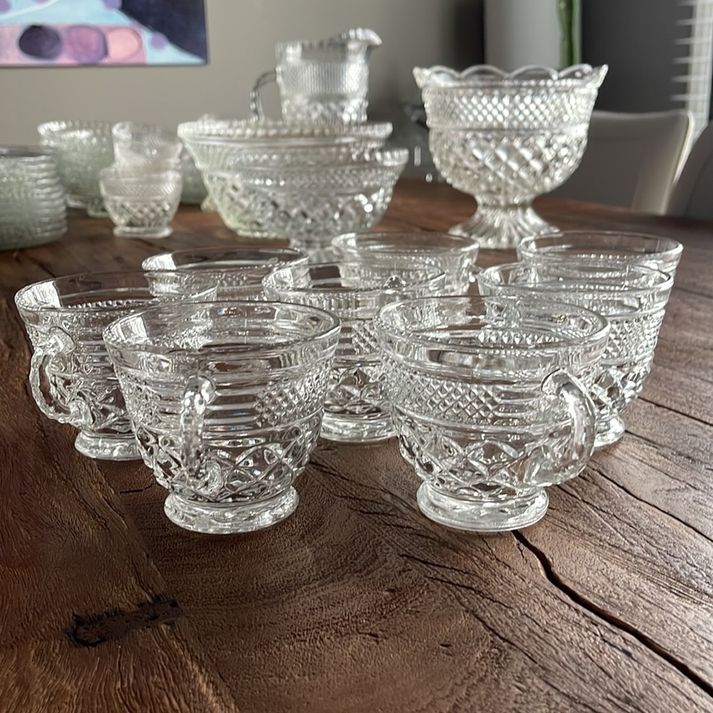 Wexford 4 Cups Coffee Tea Water Cocoa Beverage Pressed Glass Vintage